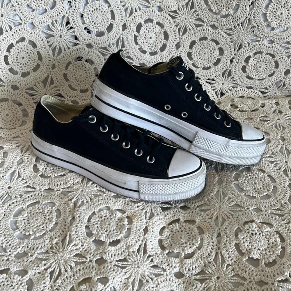 Black platform converse women’s size 9